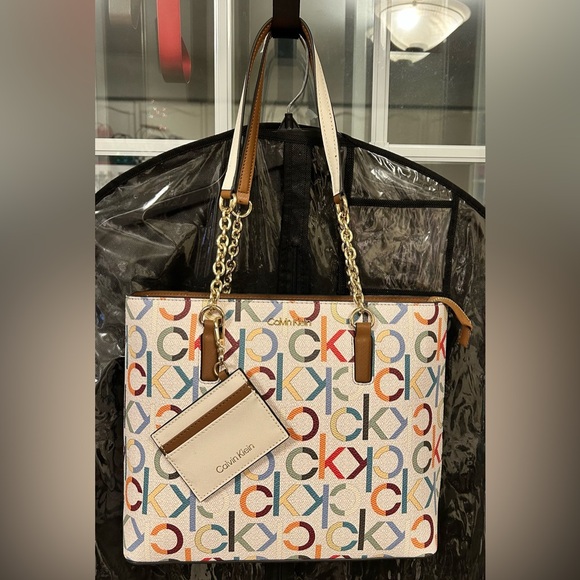 ✨✨ Calvin Klein Purse + Card Holder + Dust Bag ✨✨ - Picture 6 of 9